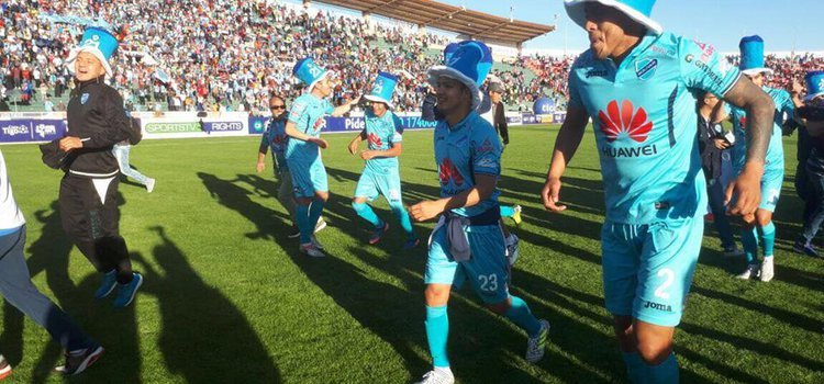 Bolívar se corona campeón al vencer a Universitario en Sucre
