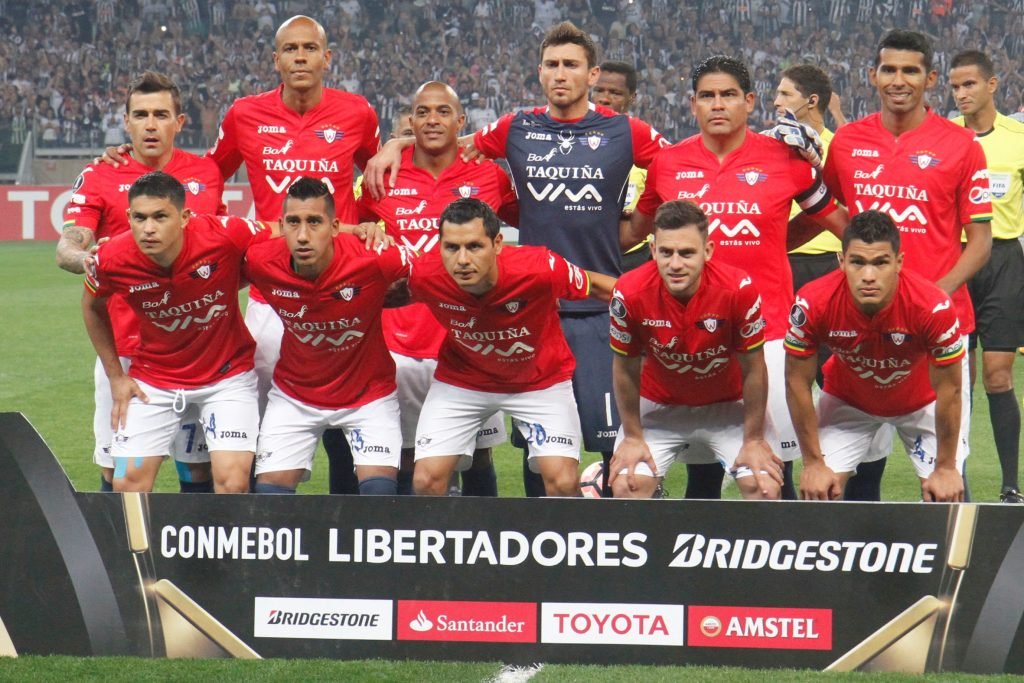 Cochabambinos esperan que Wilster derrote a River en el aniversario 207 de la llajta