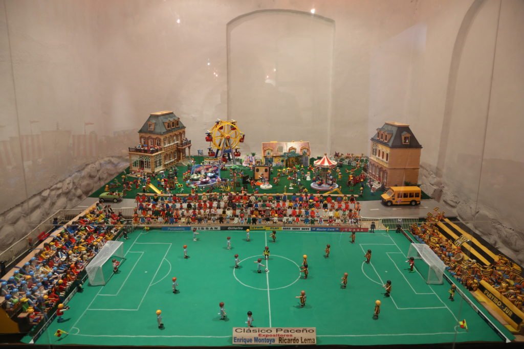 El clásico paceño también se juega en Playmobil