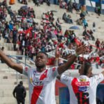 Marc Enoumba celebra el tercer gol de Always Ready