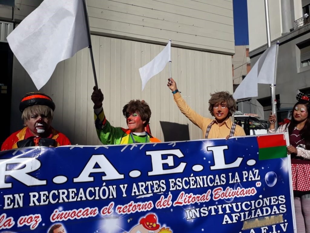 ‘Payasitos’ de La Paz exigen al Gobierno y médicos solución al paro en salud