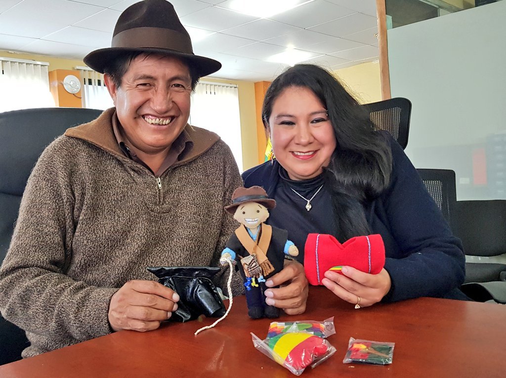 Rafael Quispe junto a la creadora del TataKen, Jessica Vargas