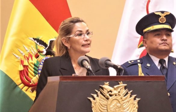 Añez: Voy a ser candidata y ejercer la Presidencia al mismo tiempo sin cometer ningún acto inconstitucional