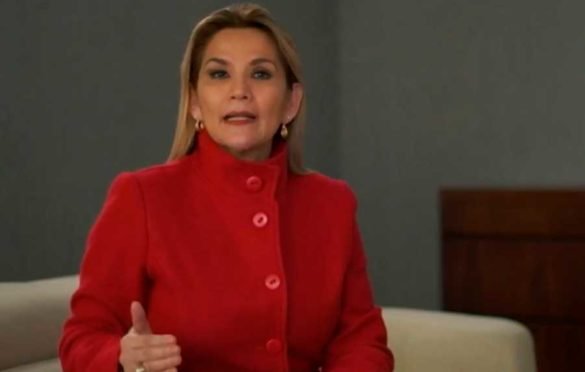 Gobierno amplía beneficiarios del Bono Familia y anuncia seguros para personal de salud