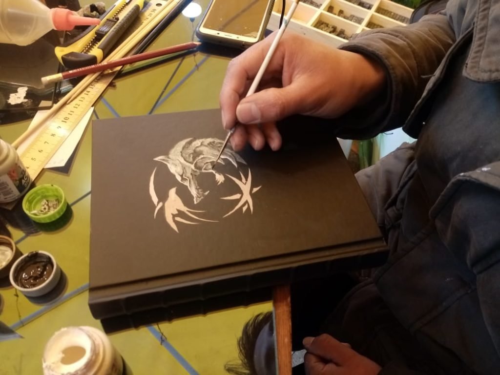 Convocan a taller virtual sobre encuadernación artística