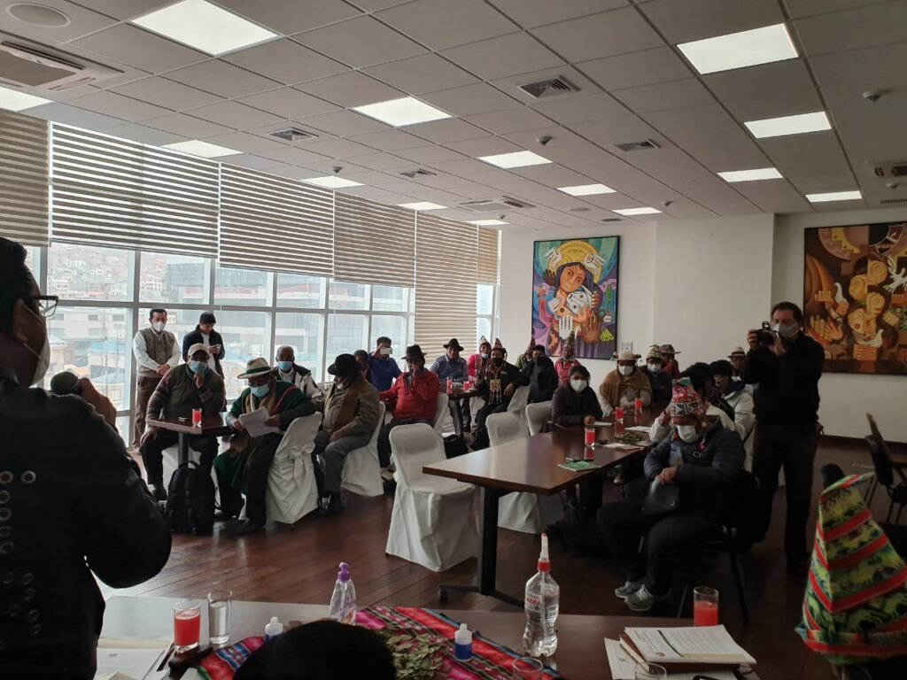 Gobierno boliviano socializa decreto de consolidación de derecho propietario de tierras