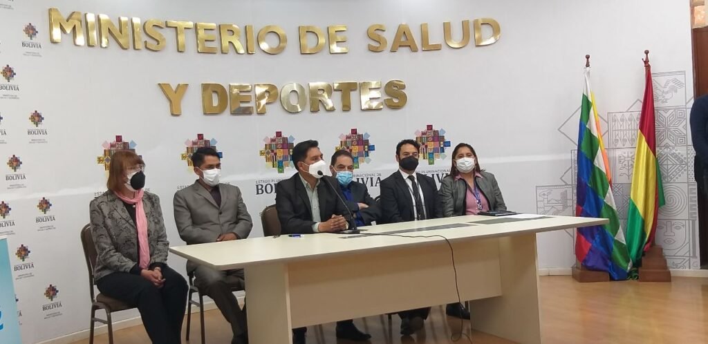 Ministerio de Salud y Unifranz firman convenio de cooperación para contener la COVID 19