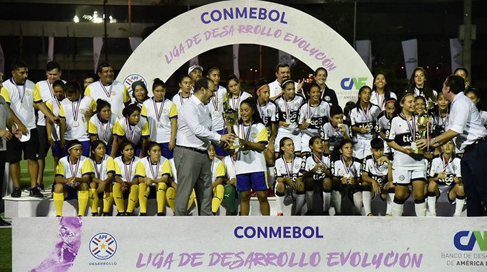 CAF y CONMEBOL promueven el empoderamiento de las mujeres y el desarrollo sostenible a través del fútbol