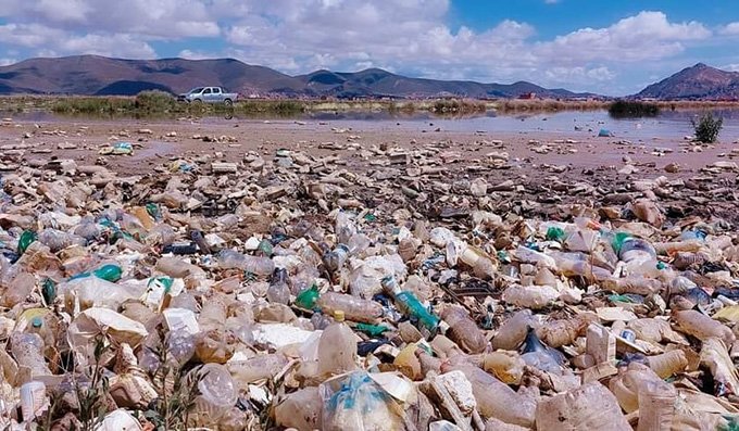 El lago Uru Uru otra vez contaminado