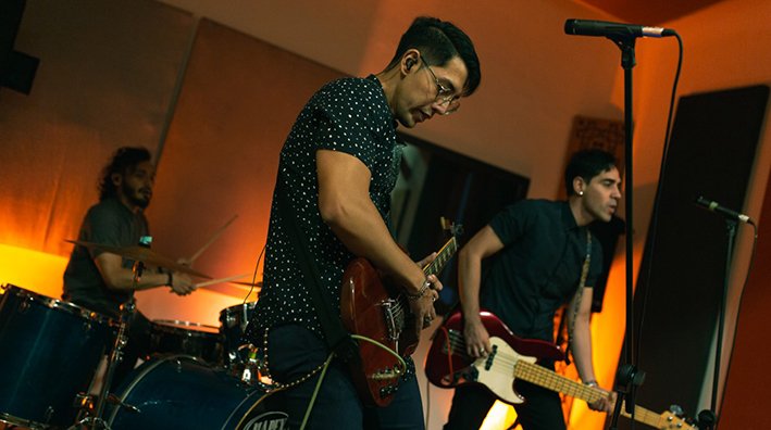 «Ruleta», la apuesta de la banda colombiana RadioÉlite al rock latinoamericano