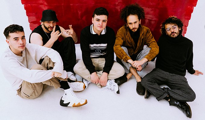 La banda colombiana Armenia regresa con la urgente «Te sigo buscando»