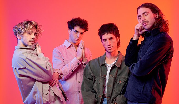 Silvestre y La Naranja, una de las bandas referentes de la escena pop argentina y latinoamericana, acalora las redes con su primer adelanto: «Fiebre Atemporal»