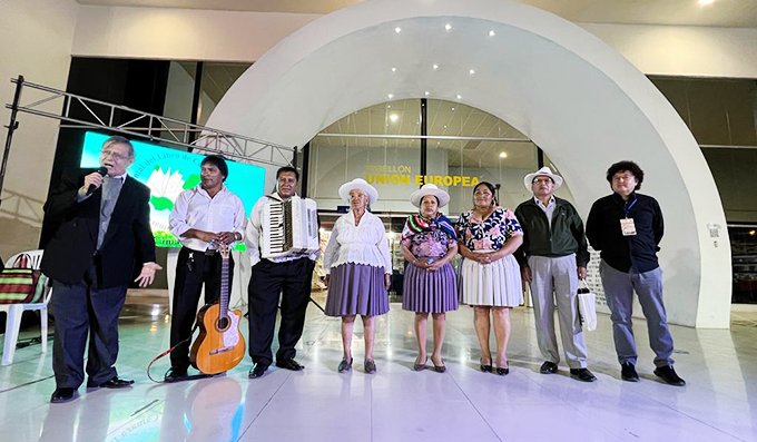 Fundación Cultural BCB entrega reconocimientos a Encarnación Lazarte y Títeres Elwaky por su trayectoria