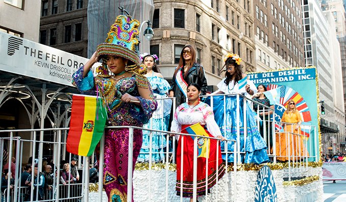 Myriam Hernández reina en el Desfile de la Hispanidad en Nueva York junto a representantes bolivianos