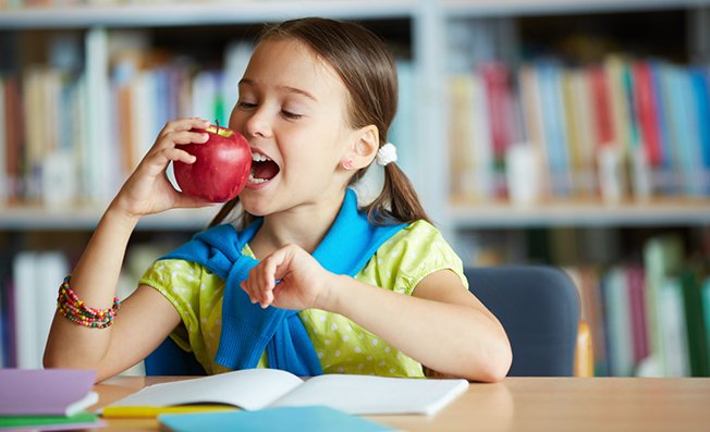Cuatro hábitos esenciales para que los estudiantes fortalezcan su sistema inmune