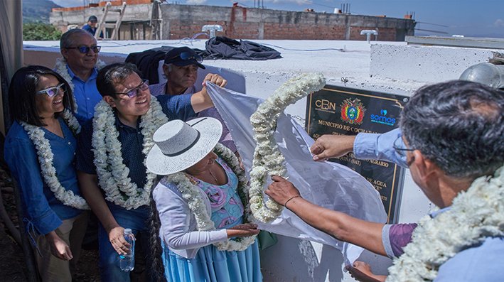 Agua SOMOS y el Sindicato Agrario Taquiña entregan un tanque de agua para la OTB Taquiña Norte