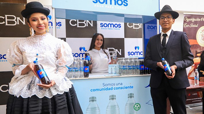 Por su contribución al desarrollo de La Paz, el presidente de la Cámara de Diputados entrega reconocimiento a CBN