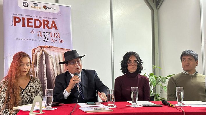 Revista Académica Piedra de Agua N 30 se presentó en la Feria Internacional del Libro de La Paz