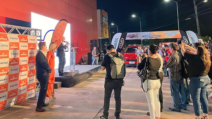 Hipermaxi e Imcruz sellan alianza para sortear un ‘0’ km entre sus clientes