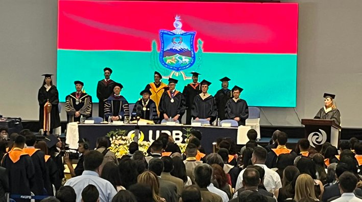 La UPB homenajeó a sus graduados en el acto de Colación de Grado