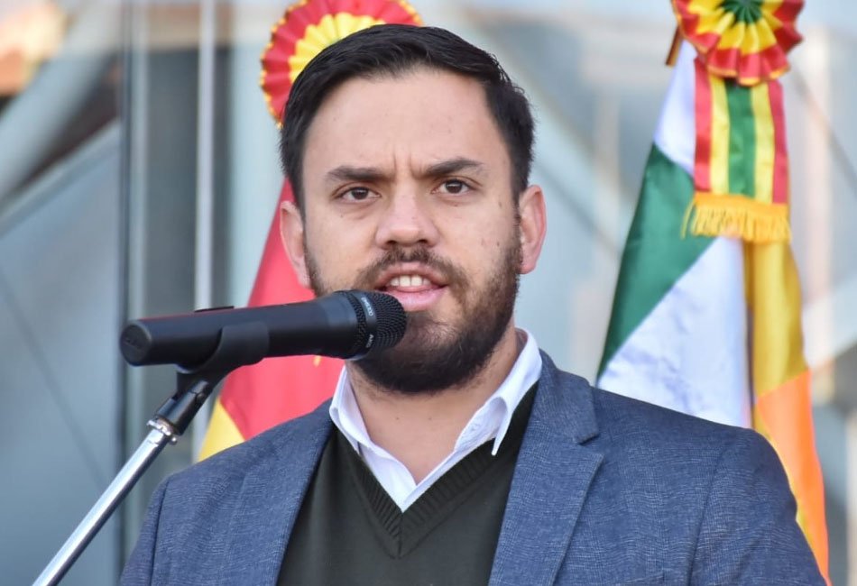 Ministro de Gobierno insta a Creemos a cumplir fallo del TCP