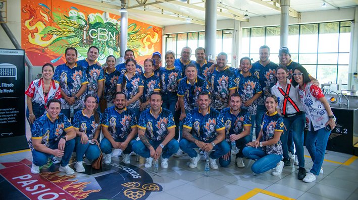 Paceña recibe en su Cervecería Santa Cruz a la comparsa coronadora del Carnaval Cruceño