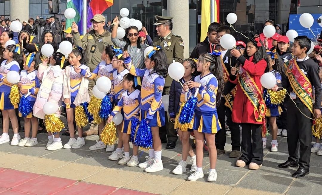 Eva Copa izó la bandera a media asta como símbolo de protesta por el día del niño