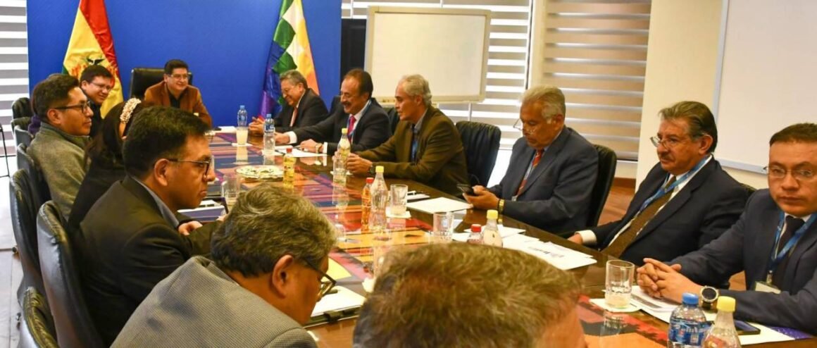 Gobierno y exportadores están reunidos en busca de una solución a la escasez de dólares y evaluar otros puntos