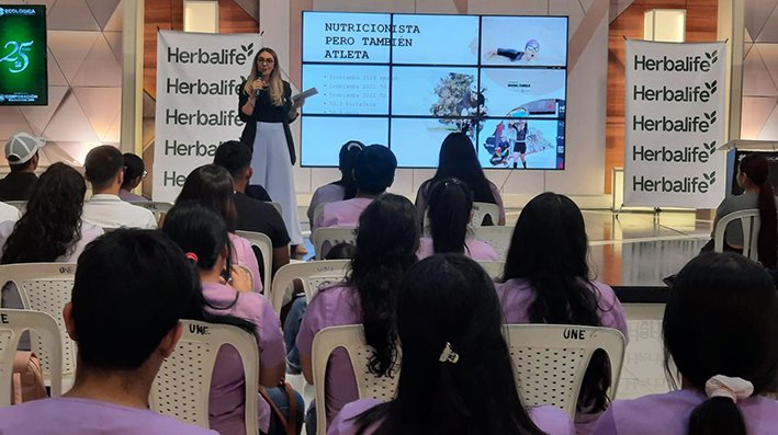 Más de un centenar de universitarios participan en Taller de Nutrición Deportiva