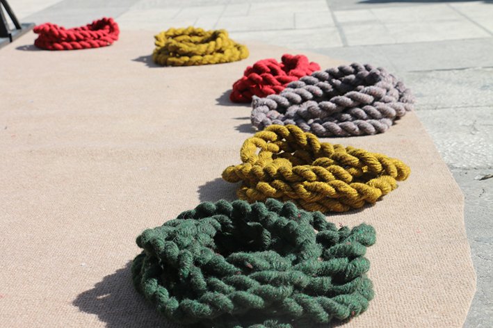 La instalación artística «Quipu: despertando al guardián de la memoria» impulsa una construcción colectiva de experiencias
