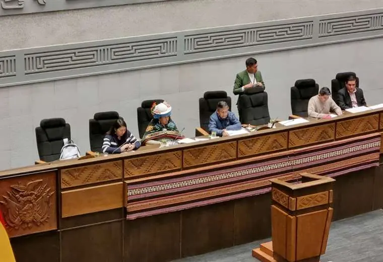 Asamblea instala sesión para aprobar convocatoria a selección del nuevo fiscal general