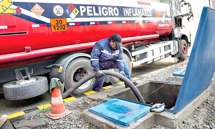 Surtidores privados alertan posibles cierres por trato discriminatorio en asignación de combustibles