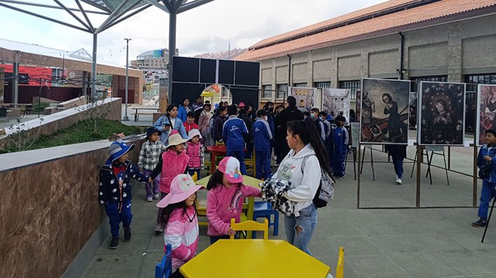 Familias disfrutaron la feria “Chiwiña cultural” en la Estación Roja de Mi Teleférico