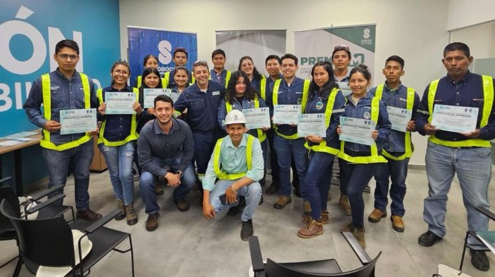 La Escuela CIATEC de SOBOCE certifica a estudiantes de ingeniería de la UAGRM en Control de Calidad para Hormigón