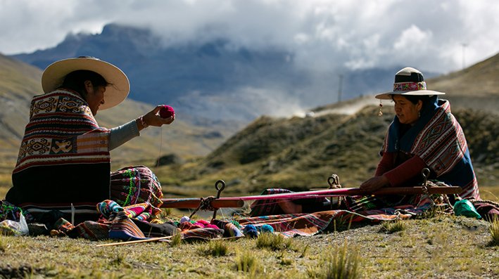 Musef revela el poder ancestral del awayu y la llijlla en una exposición que celebra la vida, la ciencia y la resistencia andina