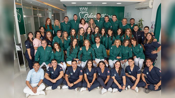 Odontoking, líder en salud oral, es reconocida por tercer año consecutivo en los Premios Maya 2025