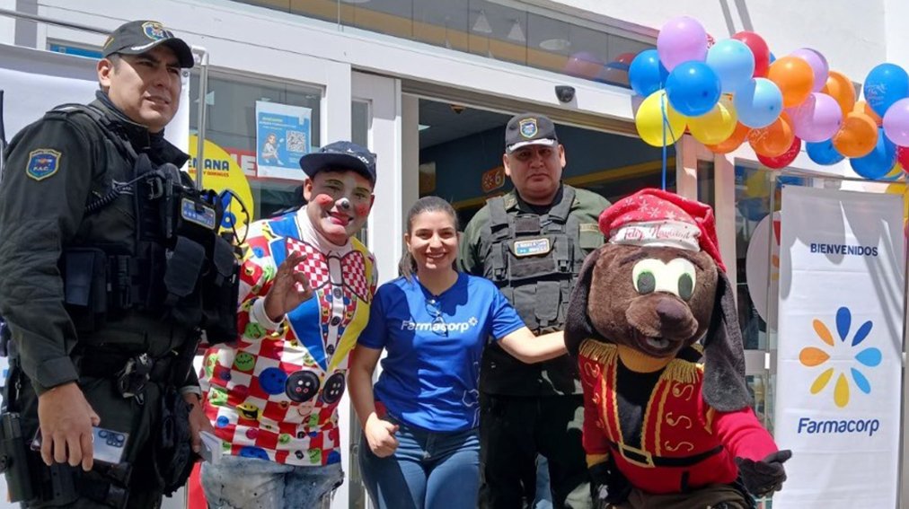Farmacorp y PAC realizan actividad navideña junto a niños en situación de vulnerabilidad en Cochabamba y La Paz