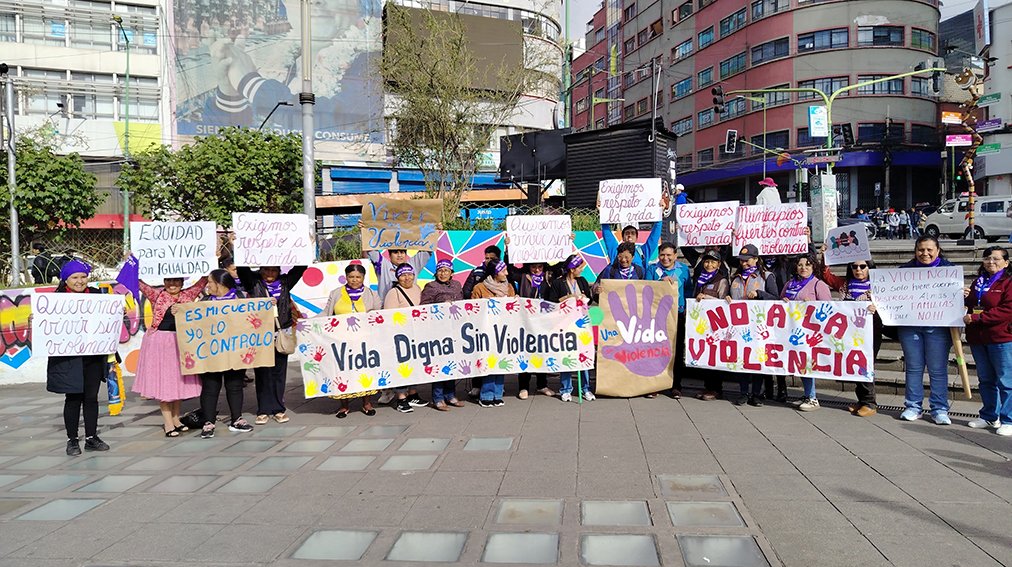 Representantes de 53 municipios de Bolivia piden respetar y fortalecer la Ley 348