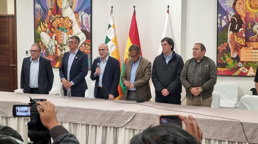 Gobierno afirma que se llegó a un preacuerdo con la COB; el diálogo se restablecerá este jueves