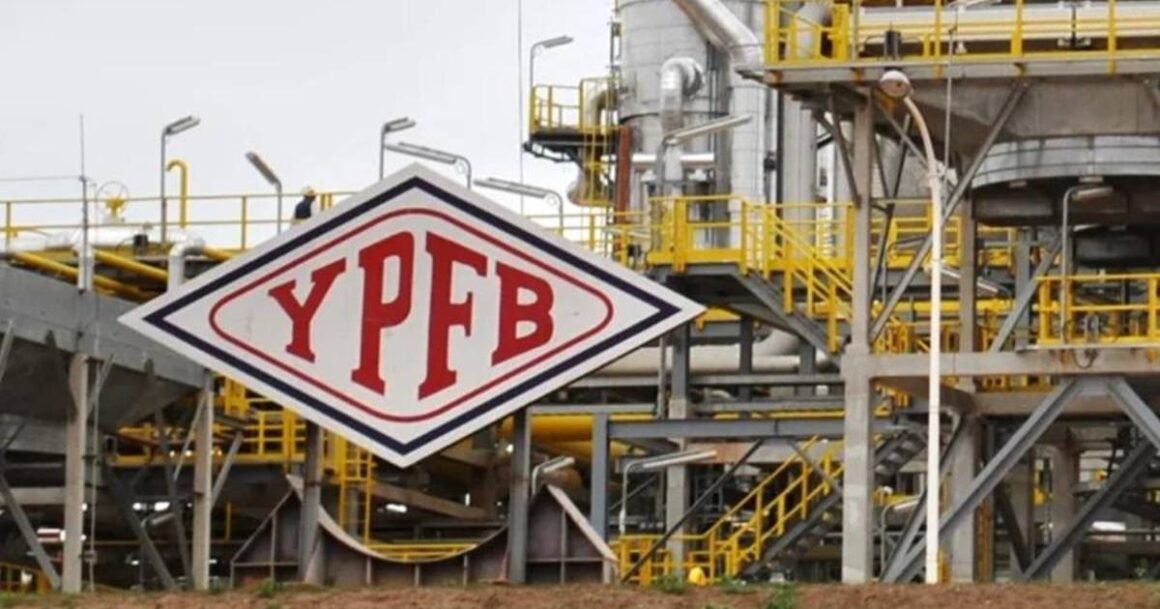 Escándalo por combustible contaminado: 12 funcionarios de YPFB son investigados y el Estado activará compensaciones