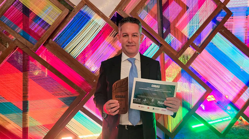 Reconocen a Tigo por su aporte a la sostenibilidad promoviendo la educación digital en el país