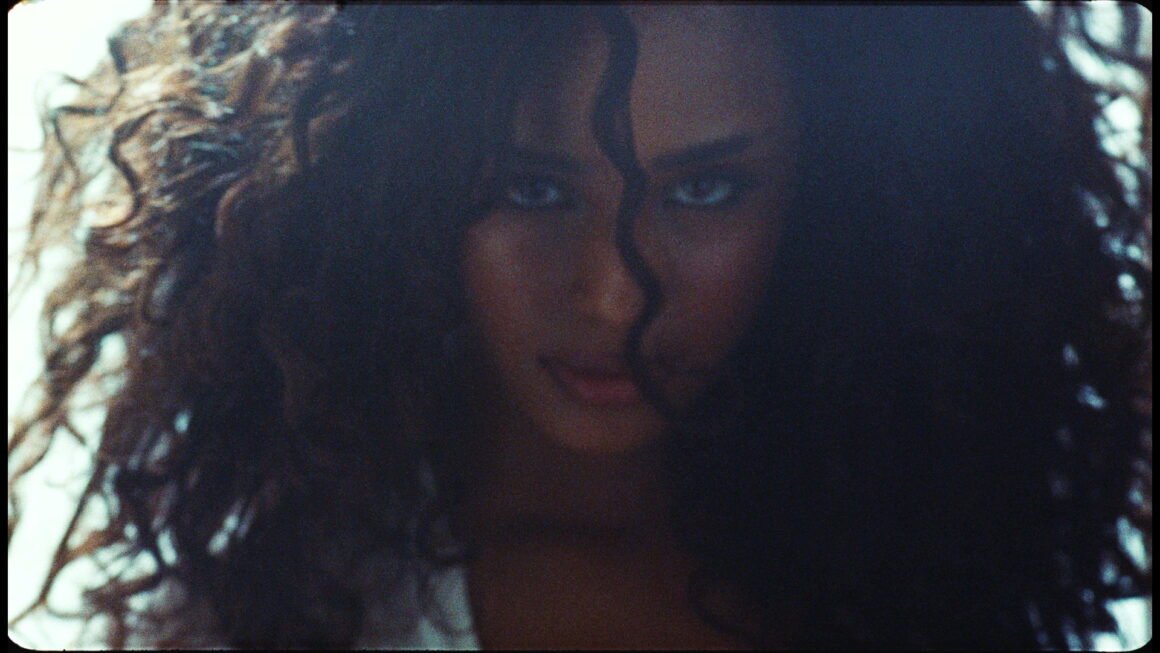 Tyla lanza su nuevo single y videoclip «Is it love»