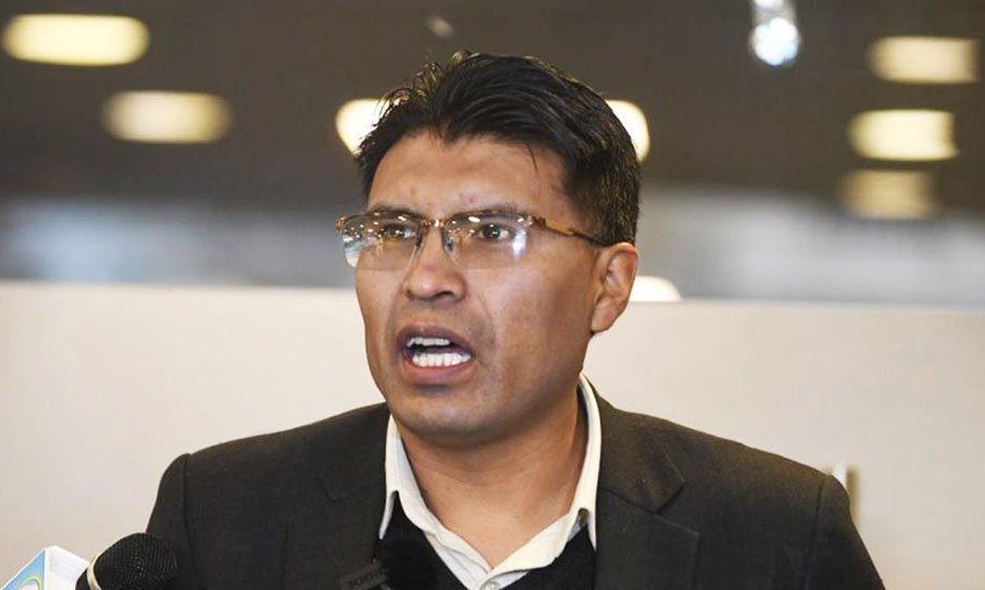 De “senador rebelde” a suspendido, la ruta que llevó a Nilton Condori a ocho meses fuera del Senado