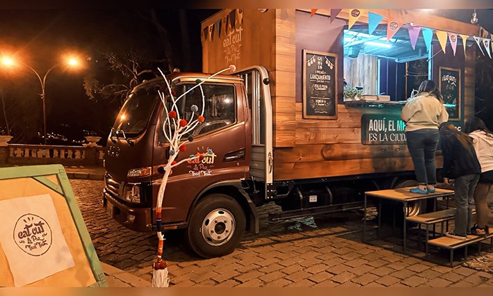 Eat Out lleva la gastronomía paceña a las calles con un Food Truck itinerante