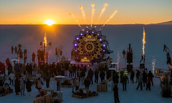 ¿Qué hacían más de 200 personas en medio del Salar de Uyuni?