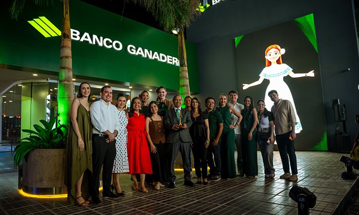 Banco Ganadero convierte “La Plaza de las Historias” en una experiencia reconocida con la Palmera Dorada