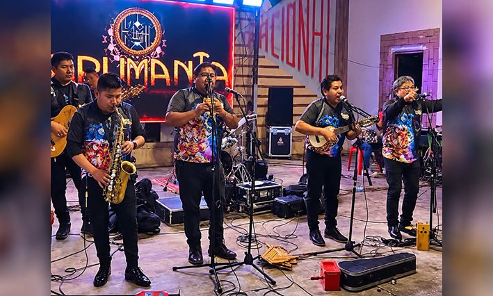 Luto en la música nacional: Choque en la vía Oruro-Cochabamba deja cinco fallecidos, entre ellos integrantes del grupo Karumant