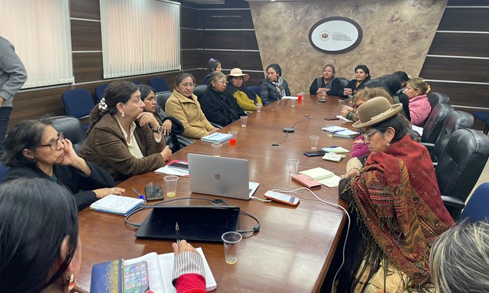 Gobierno acuerda hoja de ruta con familias para fortalecer la implementación de la Ley 1680